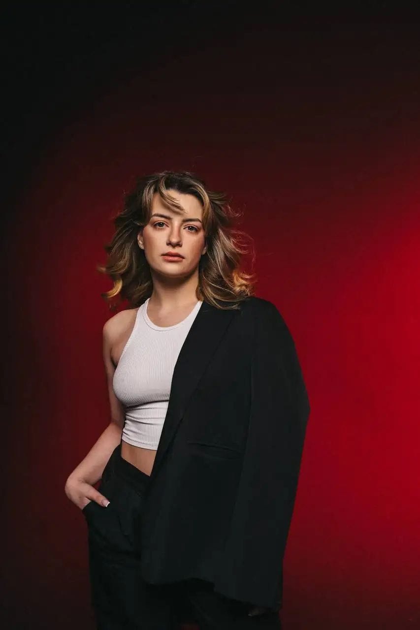 Retrat professional de Polina Ishkova