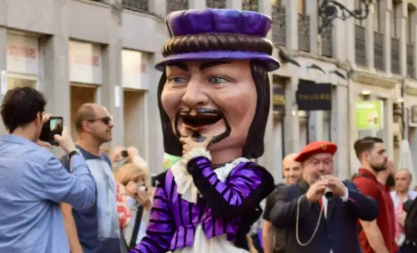 Pregón y pasacalles con gigantes y cabezudos