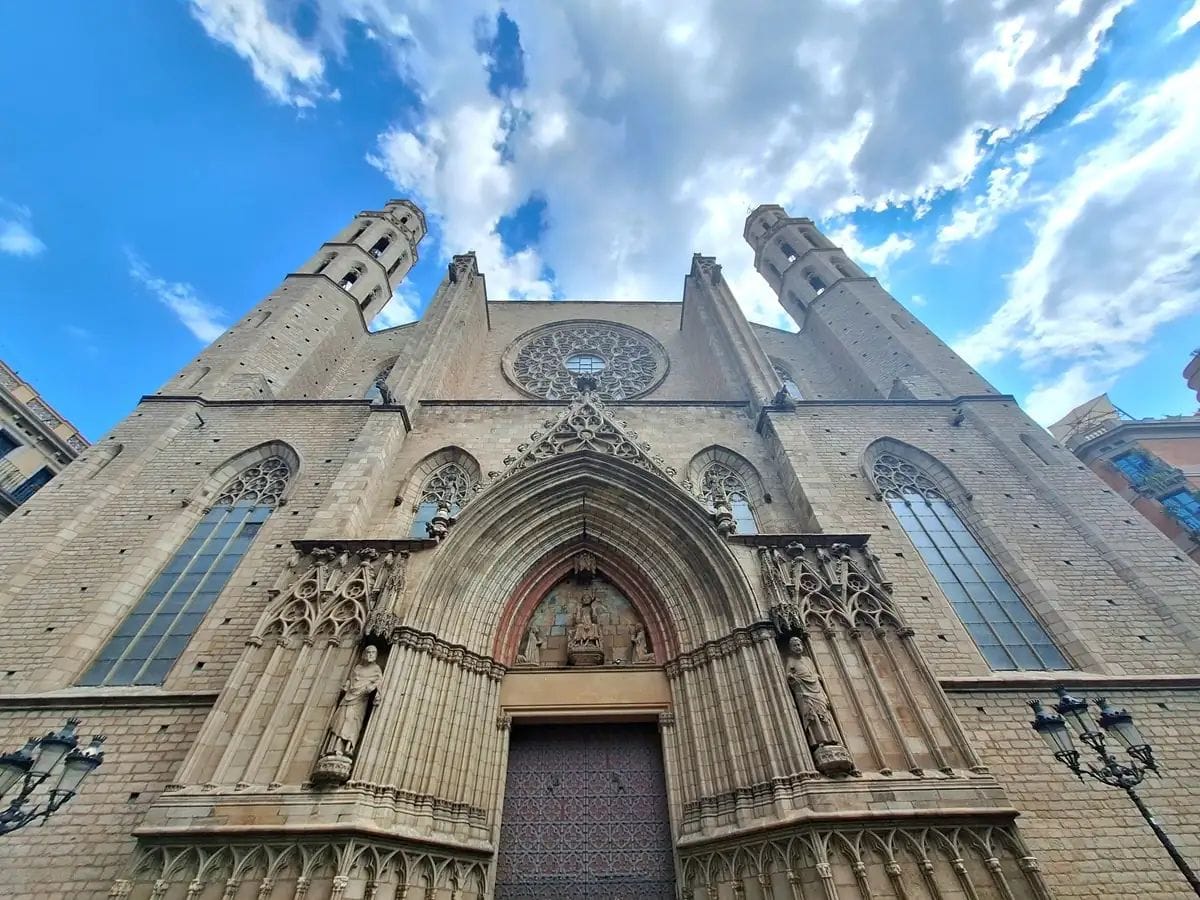 El fin de semana llega con nubes y posibles lluvias en Barcelona