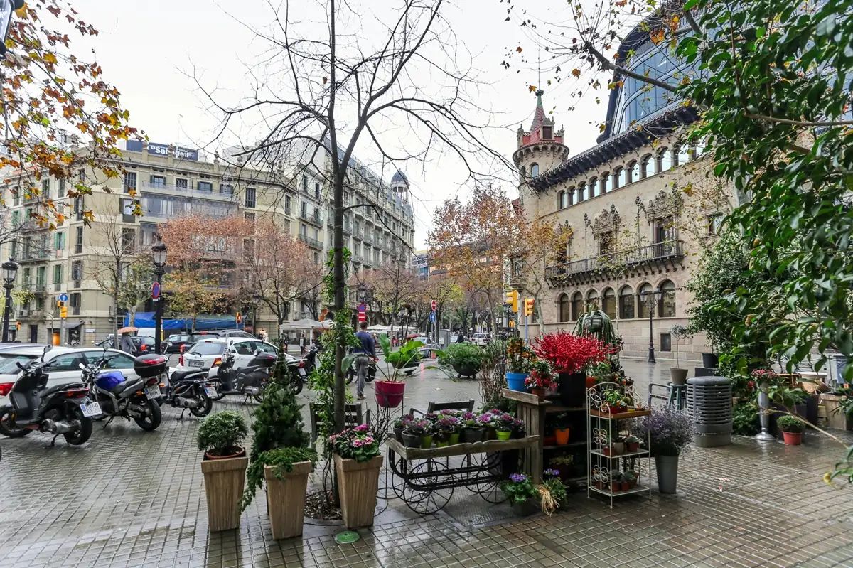 Giro en el temps a Barcelona: dissabte estable i diumenge passat per aigua