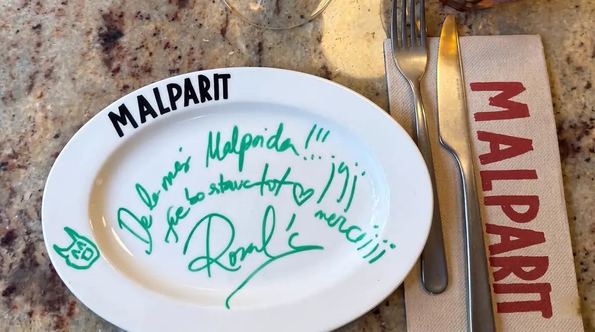 Plat signat per Rosalía a Malparit. / Malparit