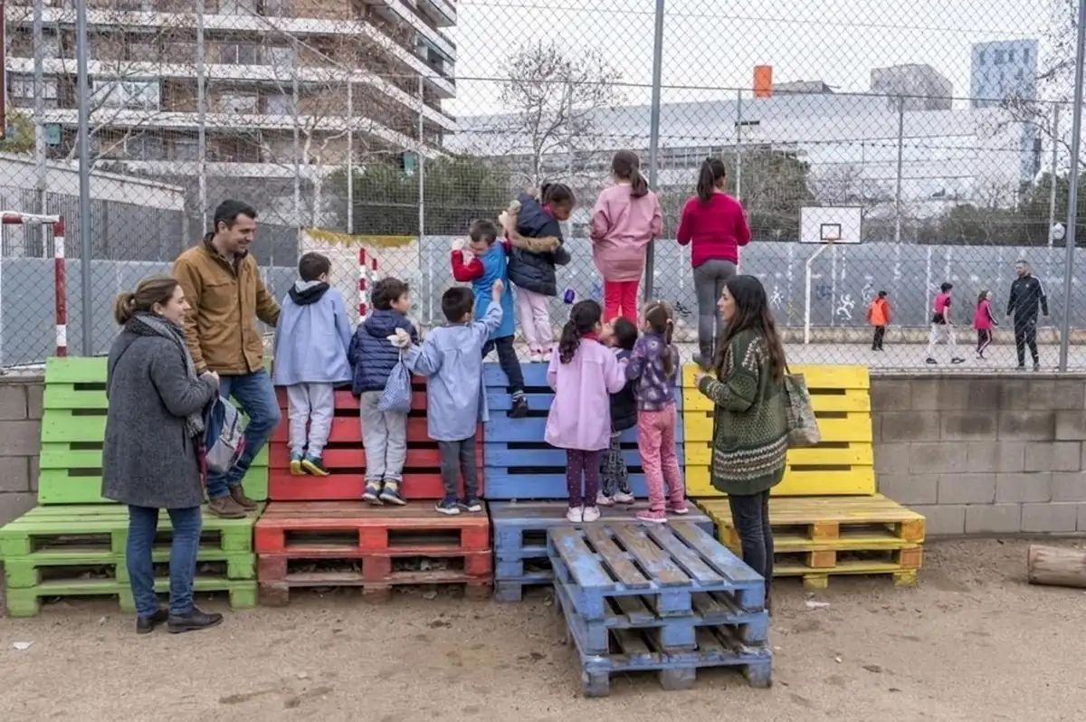 17 patis escolars s'obren al públic a Barcelona durant Setmana Santa sense inscripció
