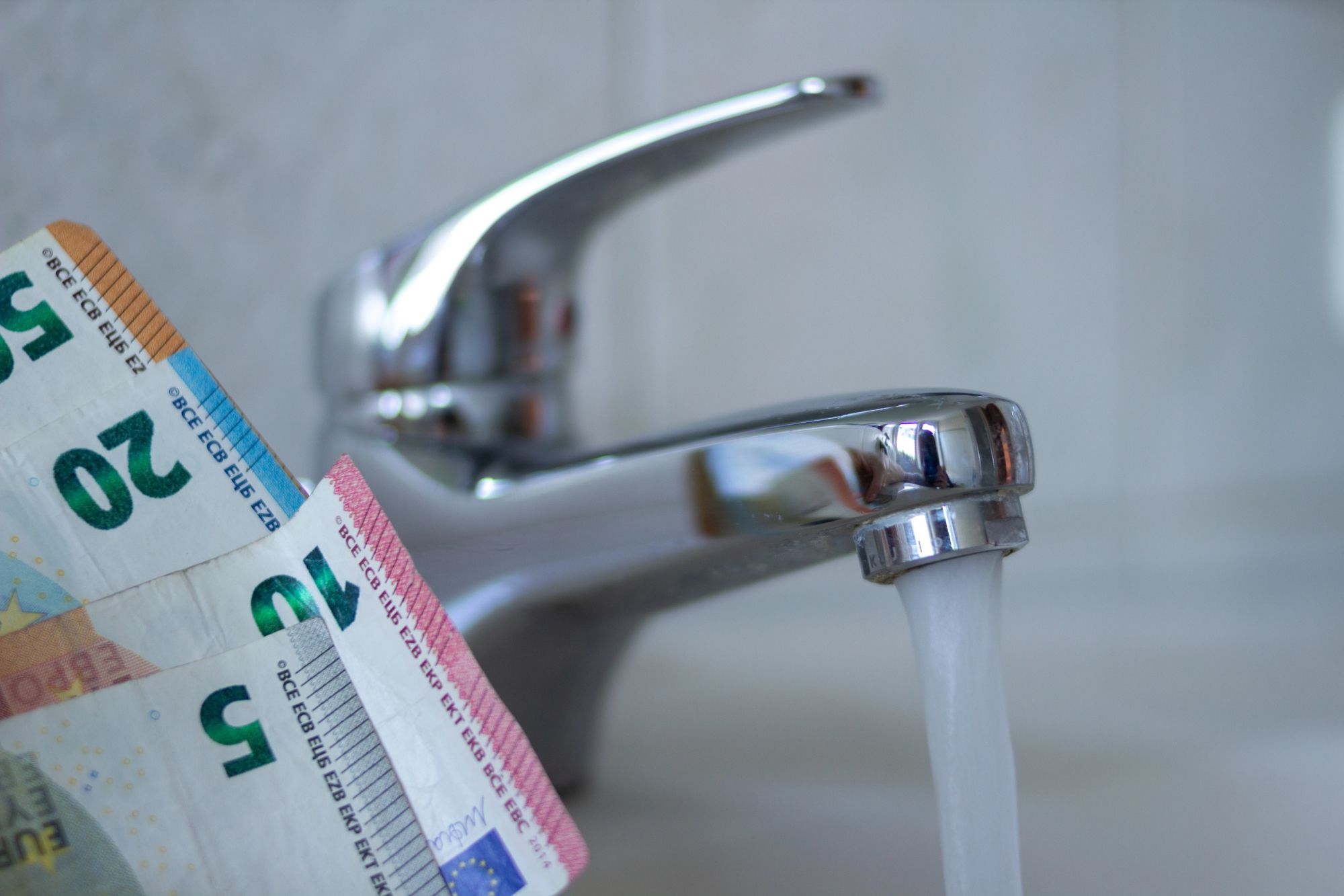 Barcelona y su área metropolitana: así afectará la nueva subida del agua en 2026