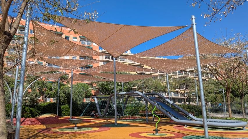 Barcelona desplega 200 oasis d'ombra com a escut climàtic urbà