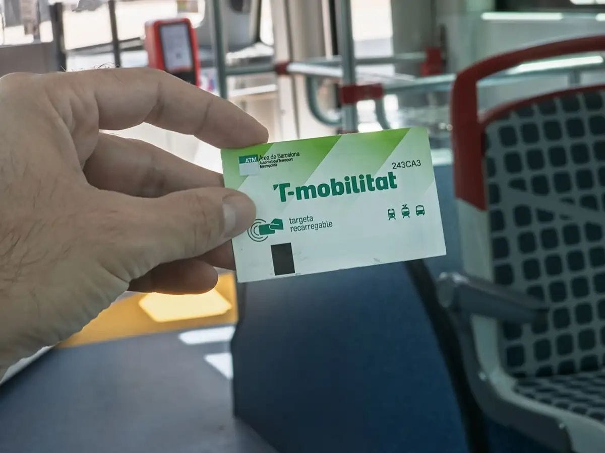 Milers d'abonaments de transport a Barcelona caduquen aviat: revisa la teva targeta abans de viatjar
