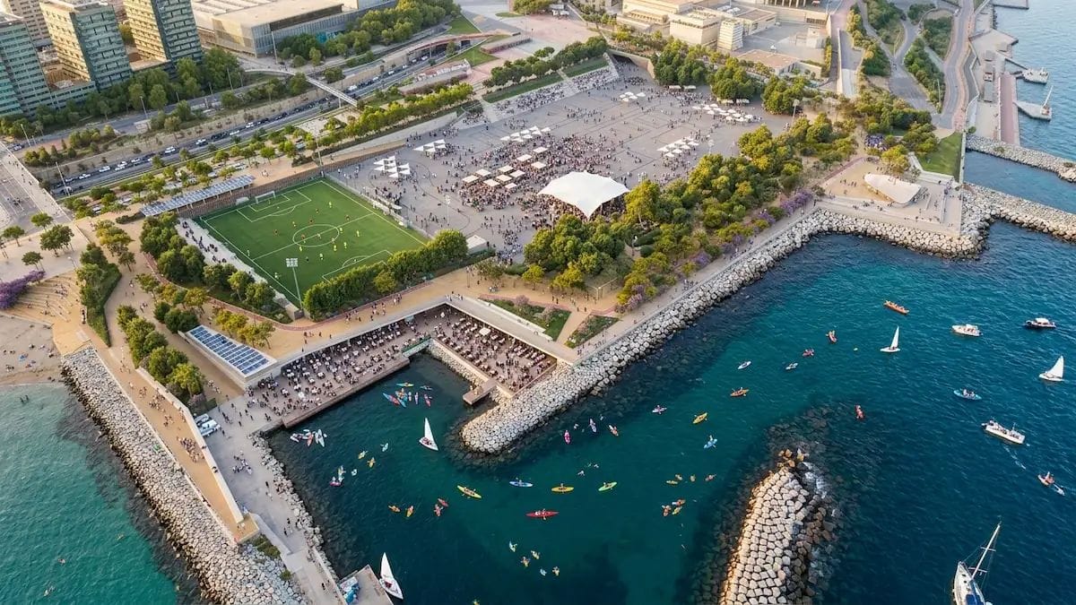 Barcelona transforma la Mar Bella amb més verd, esport i espai al costat del mar