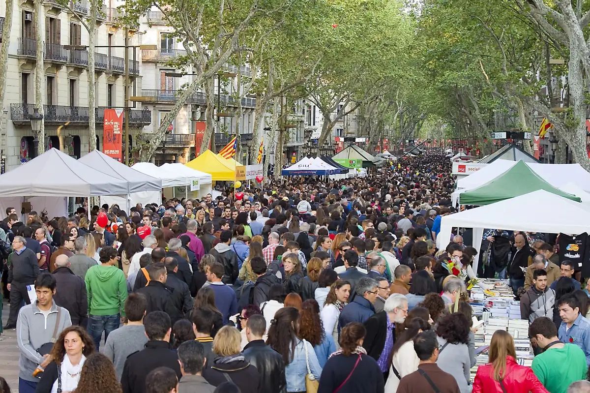 Sant Jordi es trasllada al Gòtic per les obres a La Rambla