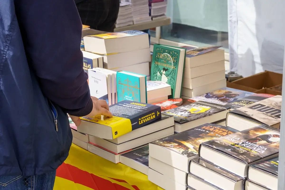 Sant Jordi es complica pel pols dels plataners a Barcelona