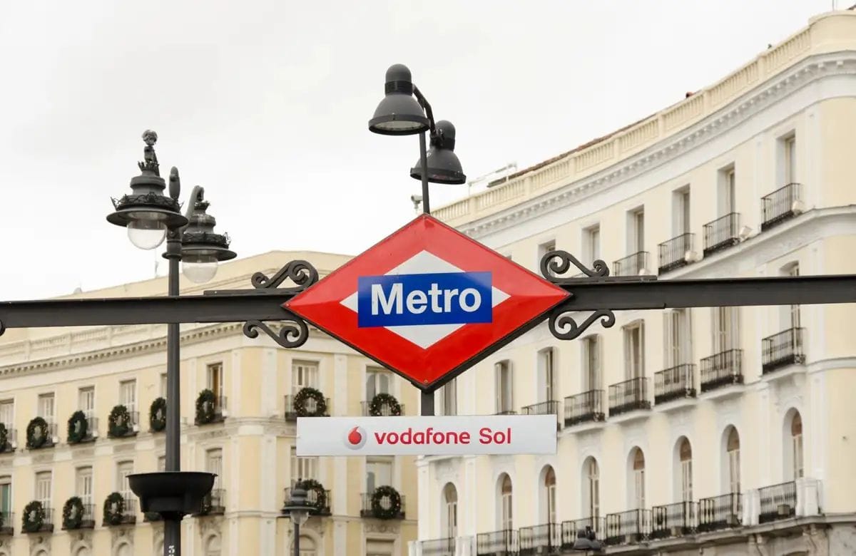 El Metro de Madrid permitirá pagar con tarjeta bancaria y móvil desde junio en toda la red