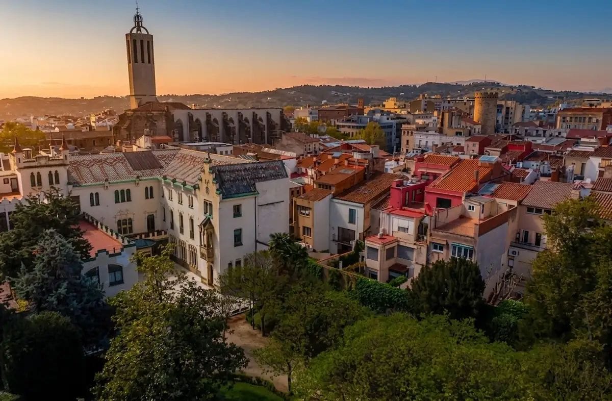 Un bloc de Terrassa porta mesos sense llum: Sareb va aprovar 80.000 euros per refer la instal·lació