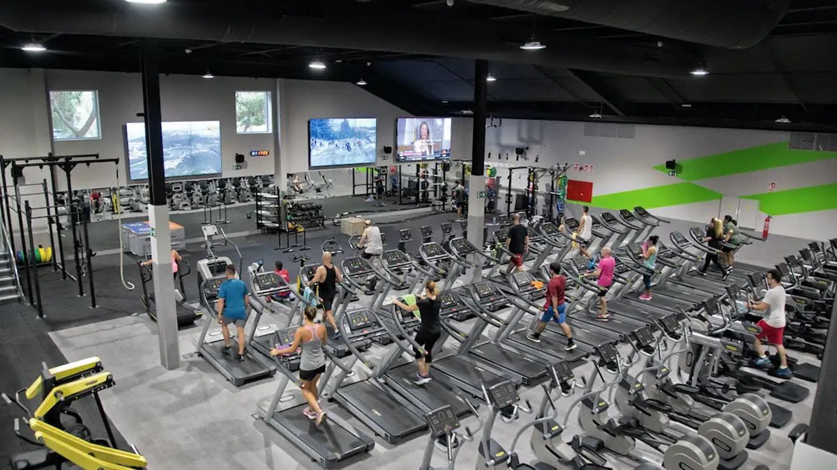 Interior del gimnasio Dreamfit Sant Adrià