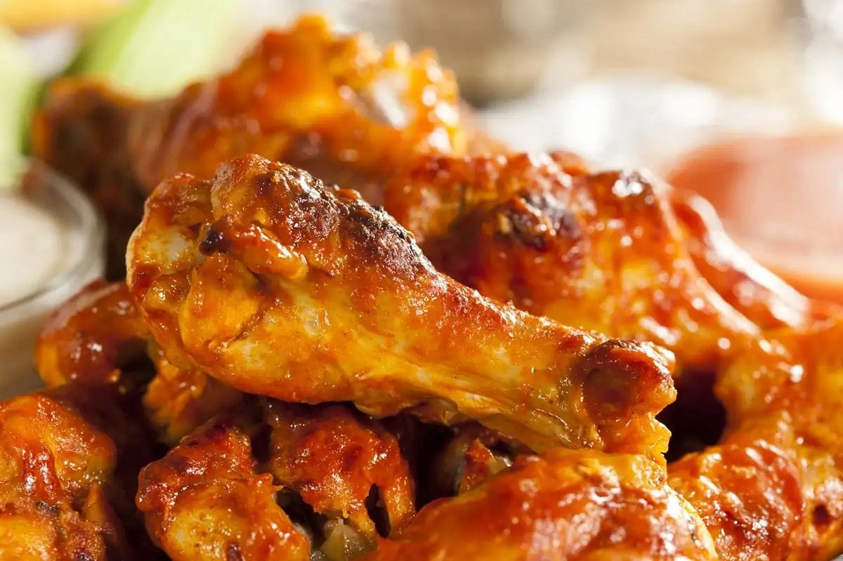 Wingstop aterriza en Gran Vía y suma sabor americano a los planes de Madrid