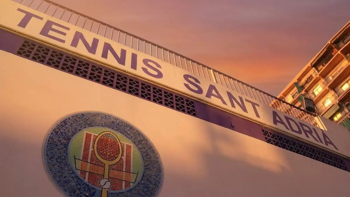 Sant Adrià garantiza el futuro del club de tenis antes de crear un parque fluvial