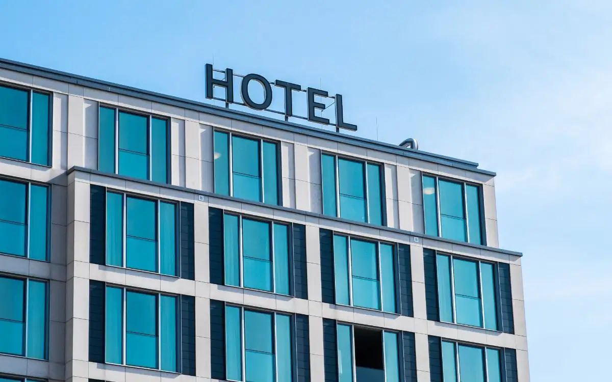 Cómo elegir hotel cerca del aeropuerto de Barcelona: guía para viajeros en tránsito