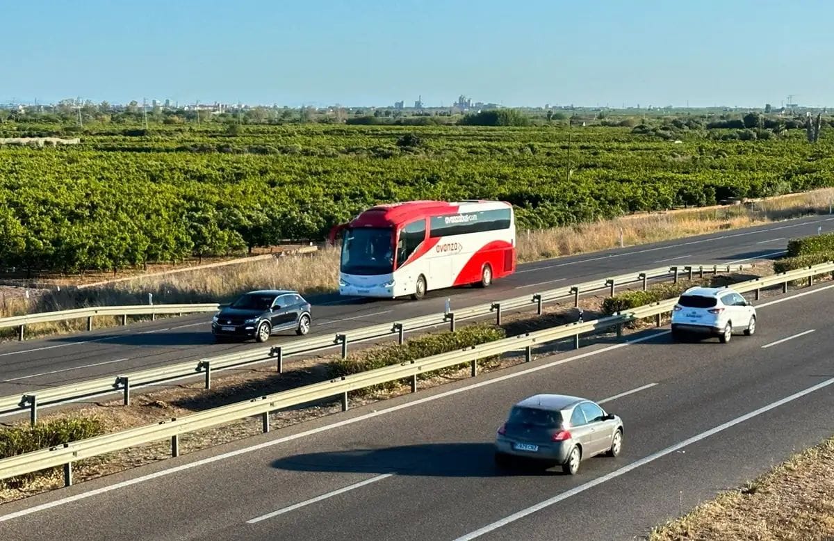 Catalunya retarda fins al 2034 la reforma del bus interurbà: els usuaris continuaran amb rutes de fa dècades