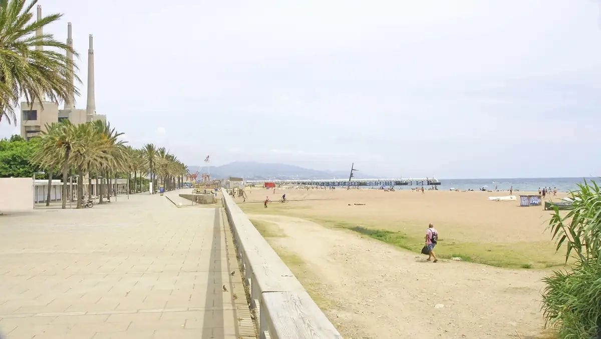 Barcelona planifica més pisos socials a les Tres Xemeneies amb habitatges més petits