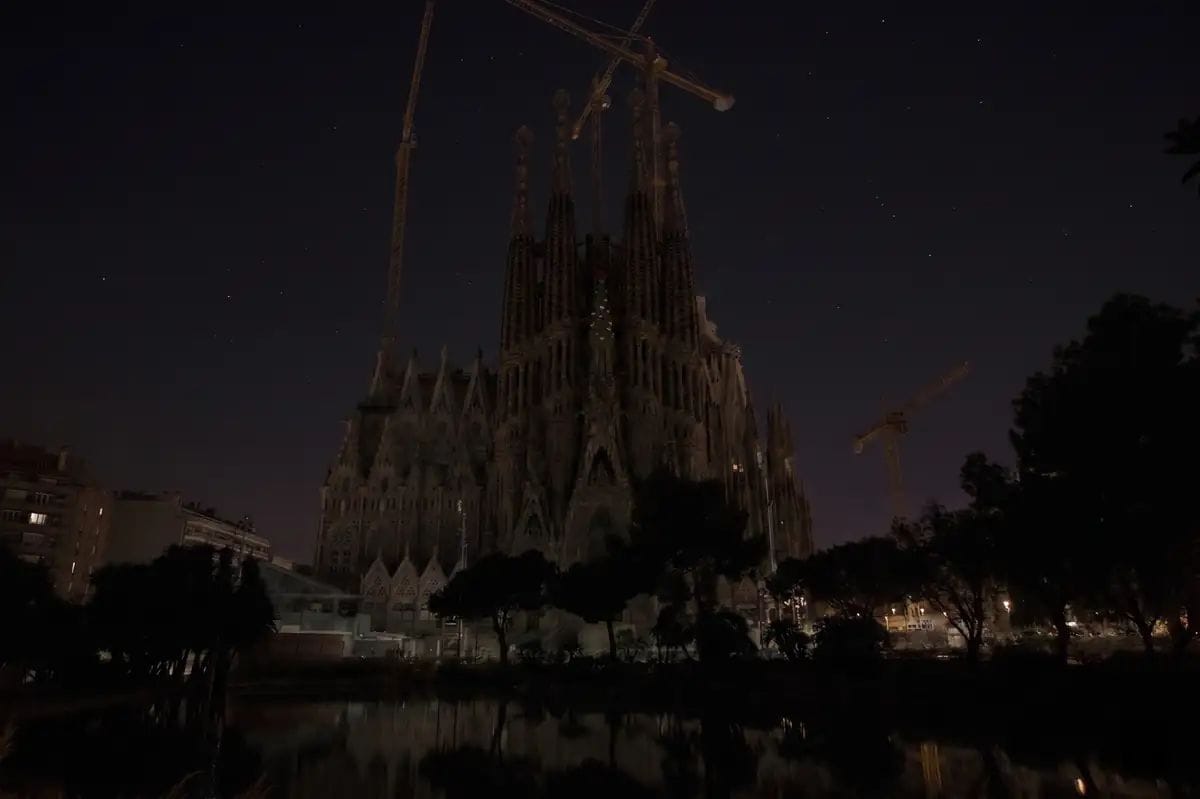 La Sagrada Família a les fosques