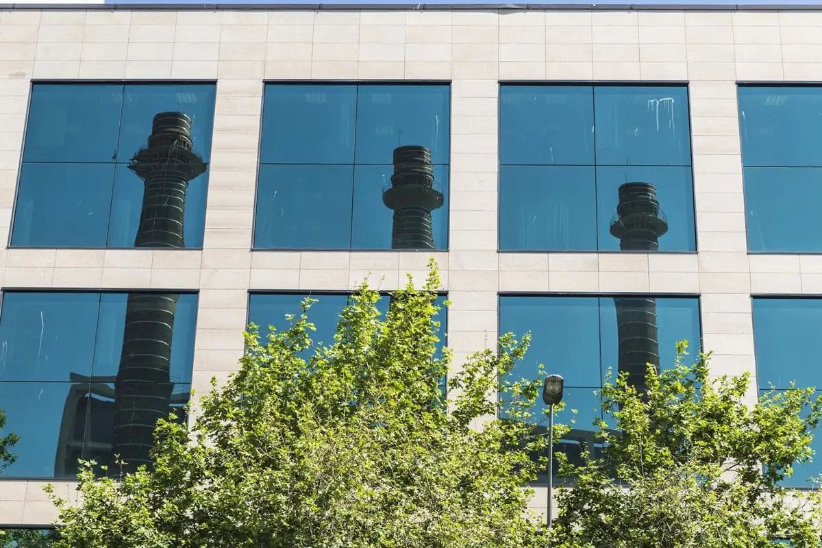 Les Tres Xemeneies del Paral·lel inicien la seva transformació en oficines i obriran el 2027 amb 22.500 m²