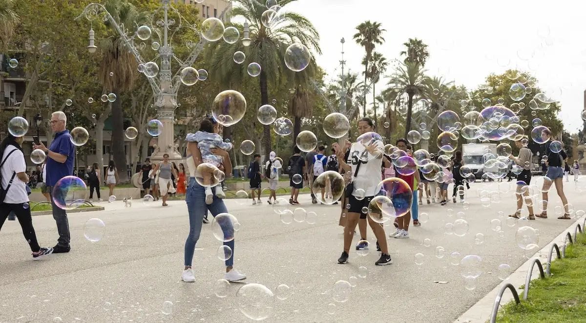 Barcelona llança més de mil activitats d'estiu per a nens i joves
