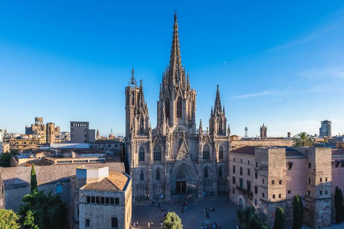 La Catedral de Barcelona estrena una tienda inspirada en su historia