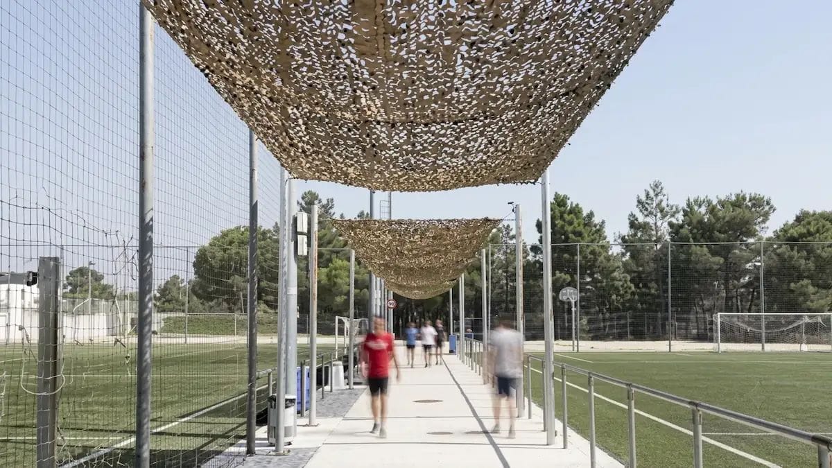 Nou camps de Sabadell estrenen tolds per combatre la calor