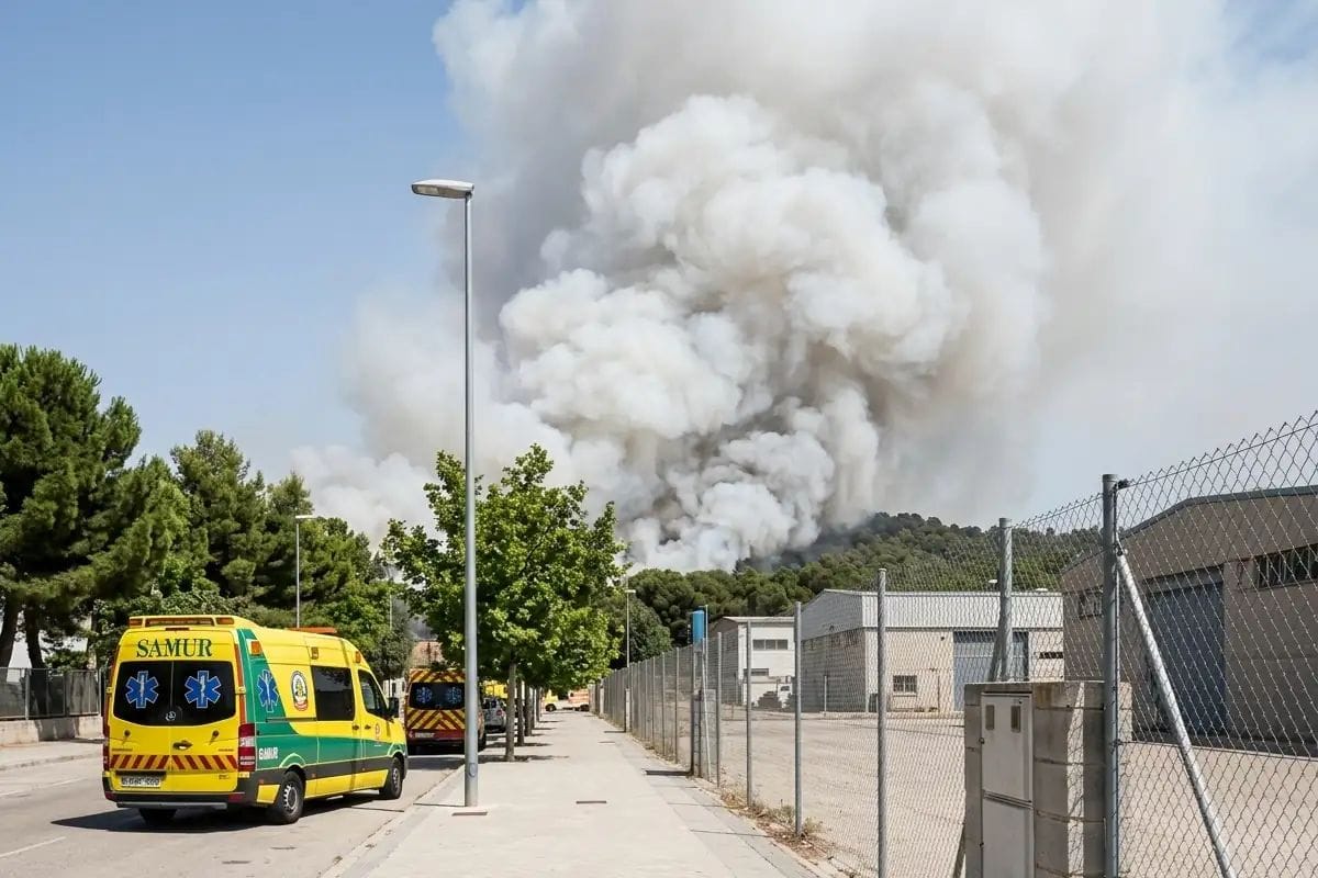 Un incendio en Tiana obliga a cerrar la piscina y restringir el polideportivo