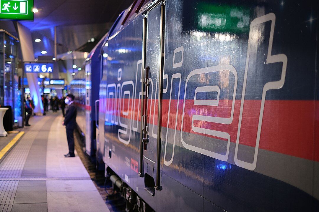 El tren nocturn Barcelona-Europa es queda en via morta