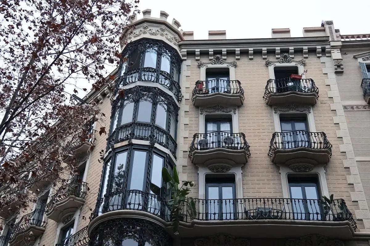 Barcelona busca fons europeus per frenar la crisi de l'habitatge