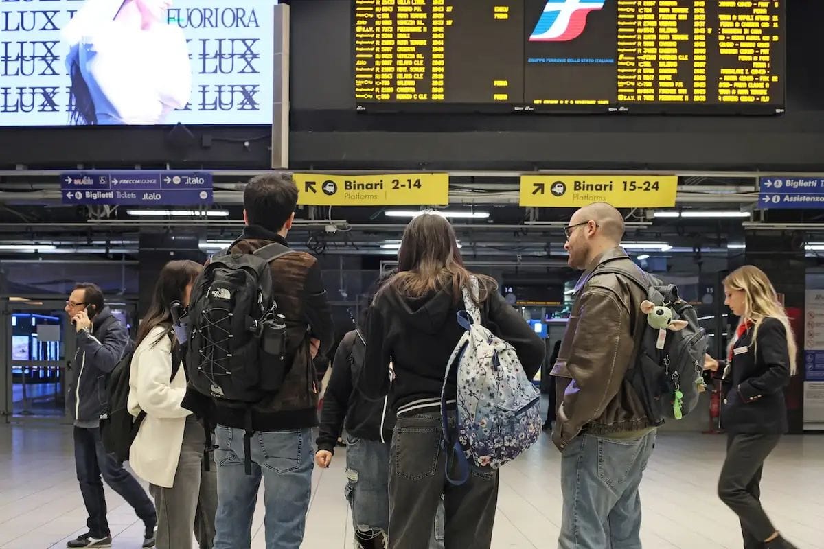 Descomptes històrics en tren i autobús obren l'estiu jove