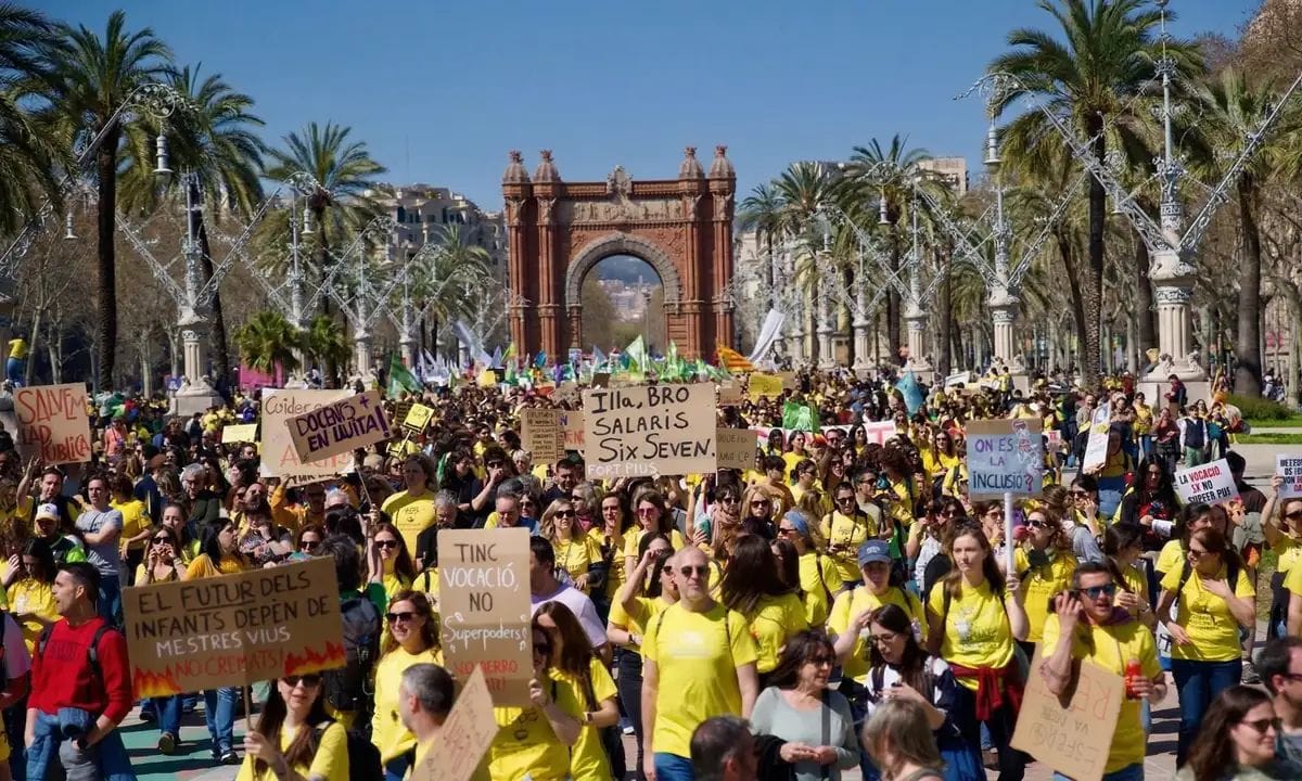 Manifestació massiva de docents a Barcelona