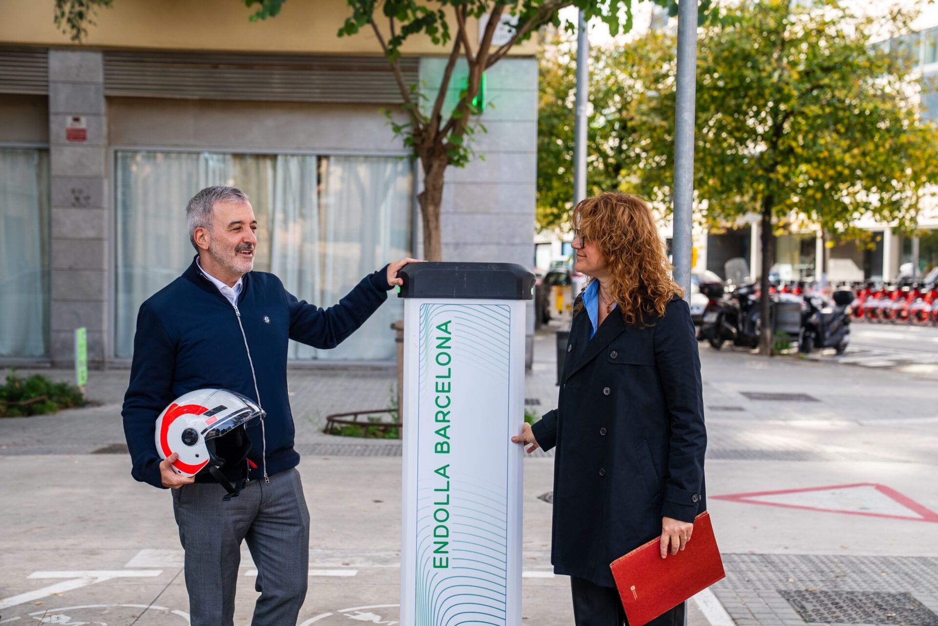 Barcelona impulsa un pla d'ajudes per aconseguir un parc de ciclomotors 100% elèctric i de zero emissions el 2030