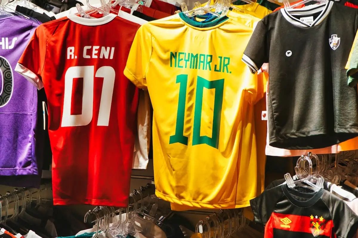 Incautadas 66.000 camisetas falsas de fútbol antes del Mundial