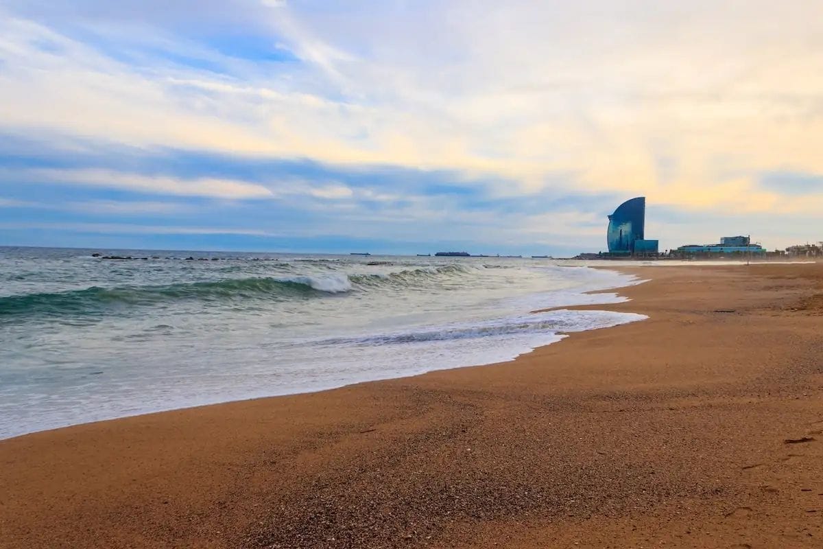 L'altre estiu de Barcelona: gairebé tres de cada deu catalans no poden marxar de vacances