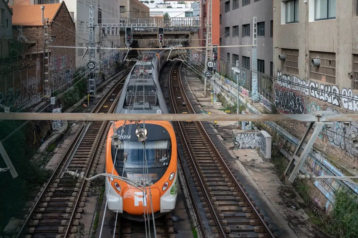 Els nous trens de Rodalies no arribaran fins al 2027 i allarguen la crisi del servei