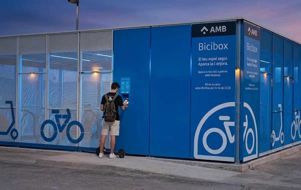 El AMB inaugura a El Prat el primer aparcament Bicibox de gran capacitat dels sis que obrirà aquest any