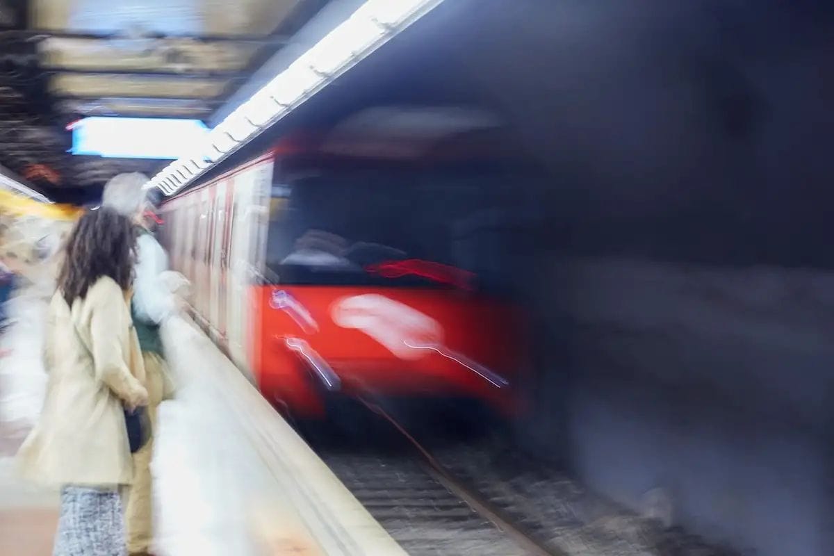 La calor converteix els andens del metro en un dels pitjors punts del viatge