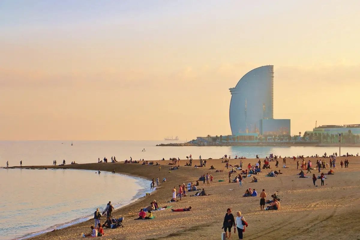 Noves vivendes assequibles a la Barceloneta en ple debat per la pressió turística