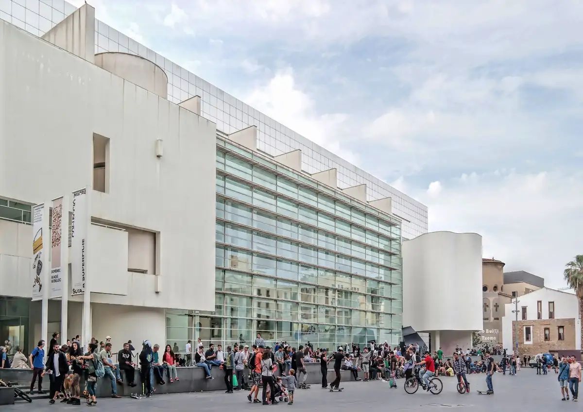 El MACBA obre les seves reserves al públic gratis en dates limitades amb places molt reduïdes
