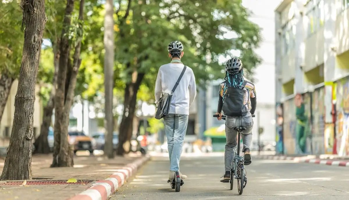 Tráfico fija en 15 años la edad mínima para usar patinetes eléctricos