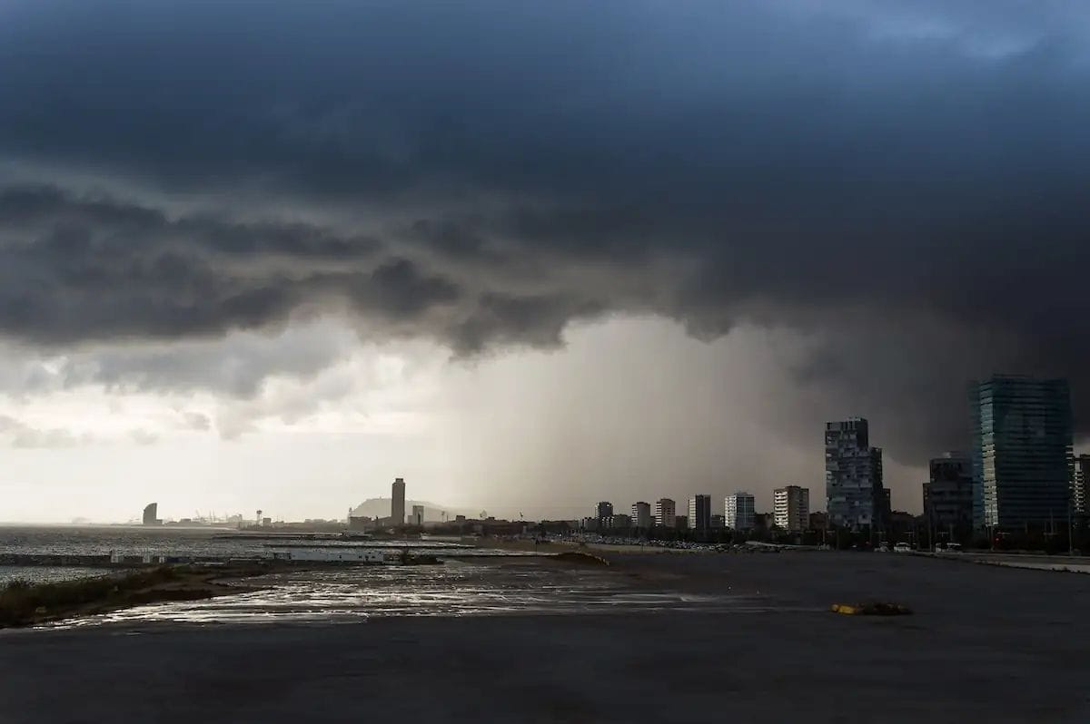 Barcelona queda más expuesta a tormentas tras un cambio atmosférico