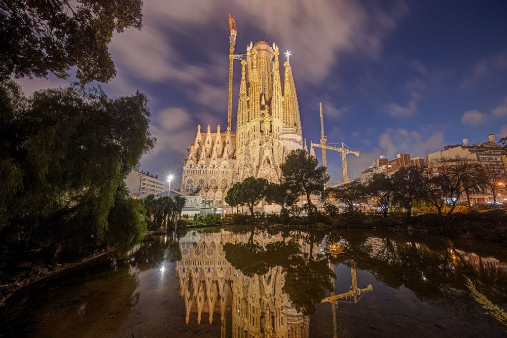 La Sagrada Família s'alça sobre Barcelona: la ciutat estrena nou perfil