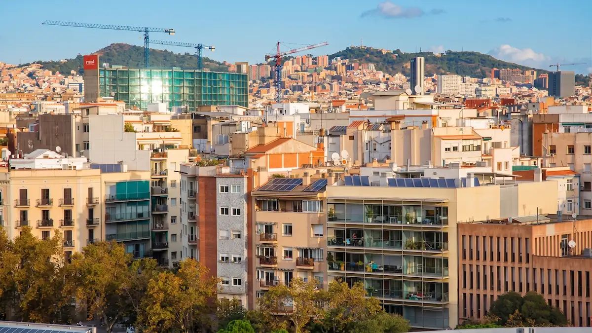 La ley para limitar la compra especulativa queda en el aire en Cataluña