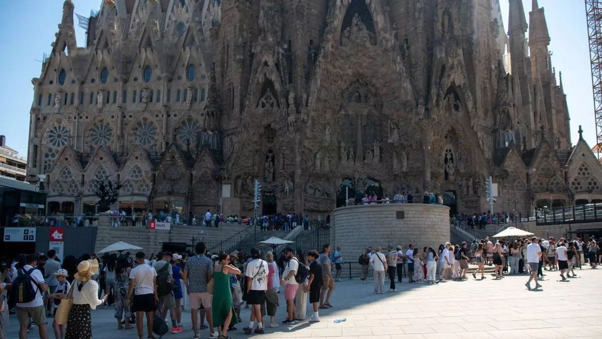 La Sagrada Família supera les platges entre els turistes de Barcelona al juliol