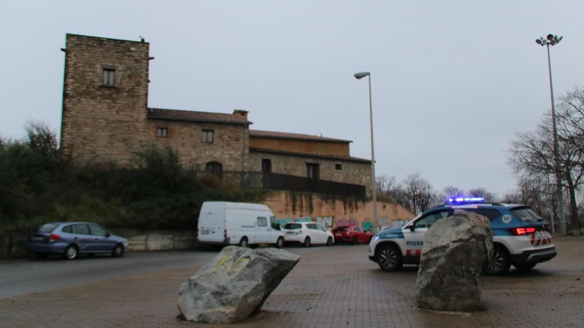 El albergue para personas sintecho de Can Bofí Vell en Badalona, cerrado desde 2024 y recientemente ocupado por algunos de los desalojados del B9