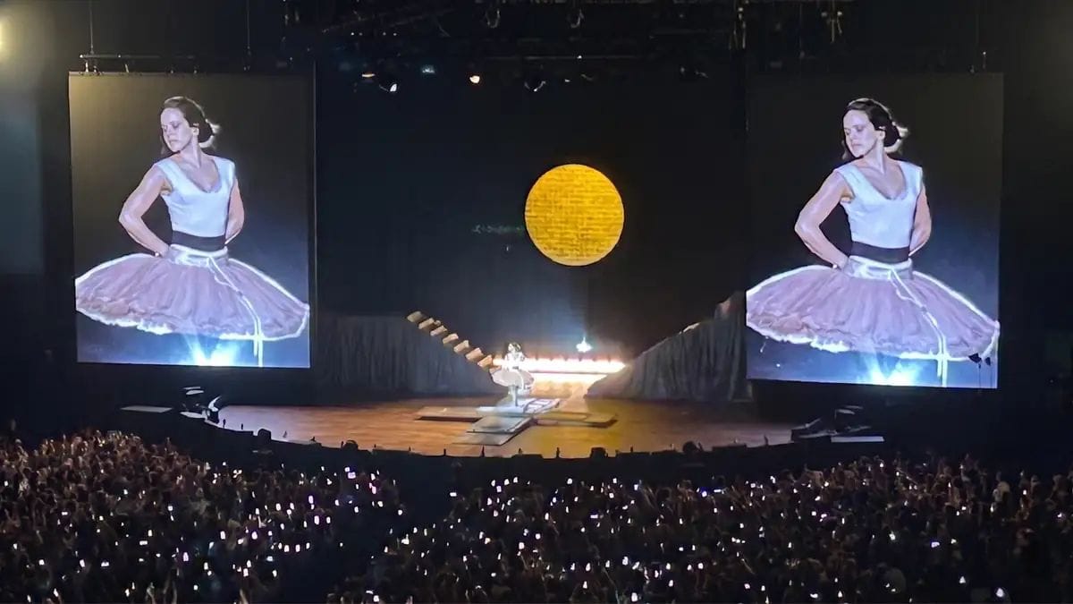 Rosalía a l'escenari del Palau Sant Jordi