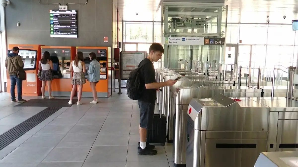 Rodalies reobre el tram de Vallbona, però els problemes continuen