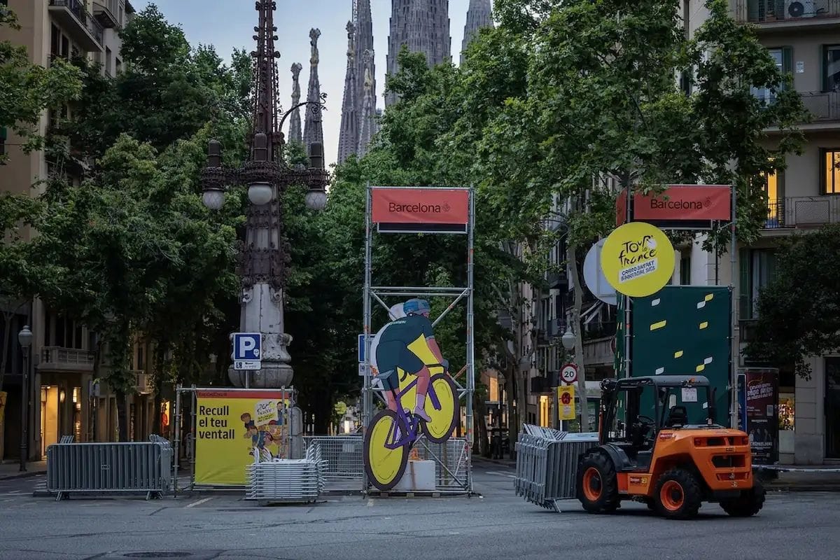 Barcelona arranca el Tour de Francia entre cortes, vallas y multitudes