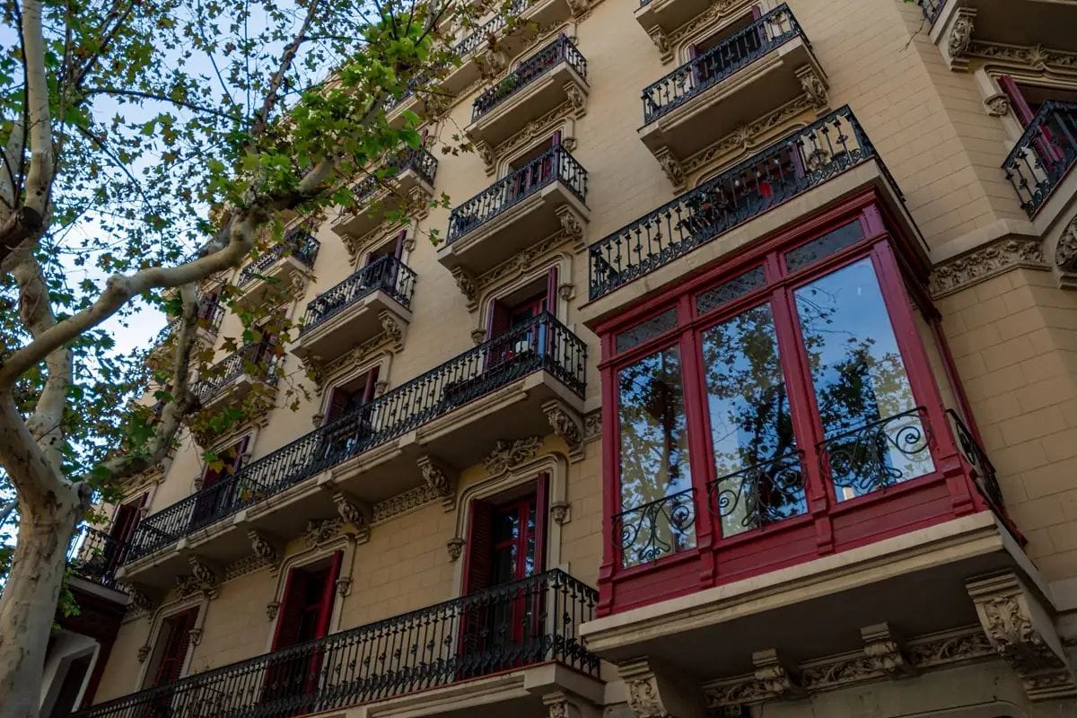 26 habitatges afectats per una xarxa d'arrendament il·legal sense autorització a Barcelona