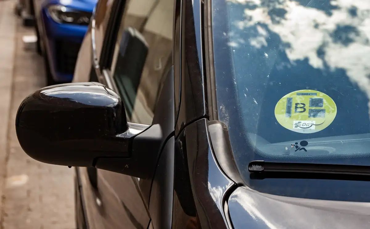 L'Àrea Metropolitana de Barcelona prohibirà els cotxes amb etiqueta B el 2028 i ampliarà la ZBE