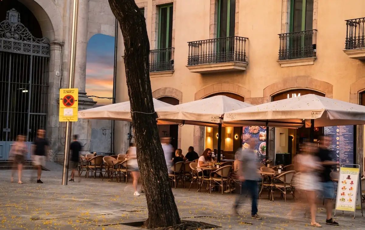 Un dels bars afectats a la Plaça de Sant Agustí